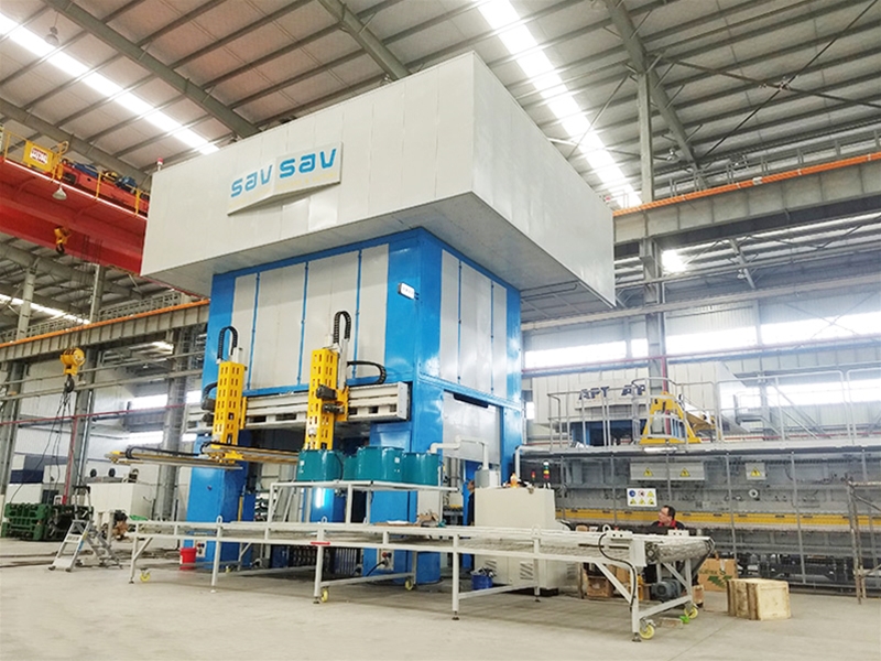 KLS-R series high strength steel plate thermoforming hydraulic machine. 